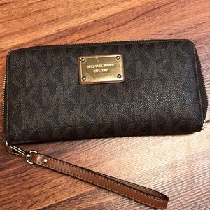 Michael Kors wristlet wallet